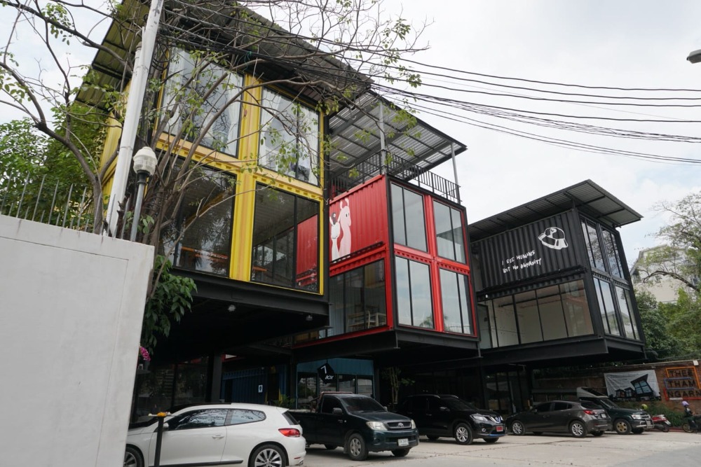 ให้เช่าร้านค้า/ตลาดนัดสุขุมวิท อโศก ทองหล่อ : RB042223 พื้นที่ให้เช่า Container Design ภายในโครงการ ย่านธุรกิจกลางใจเมือง สุขุมวิท 63 เอกมัย