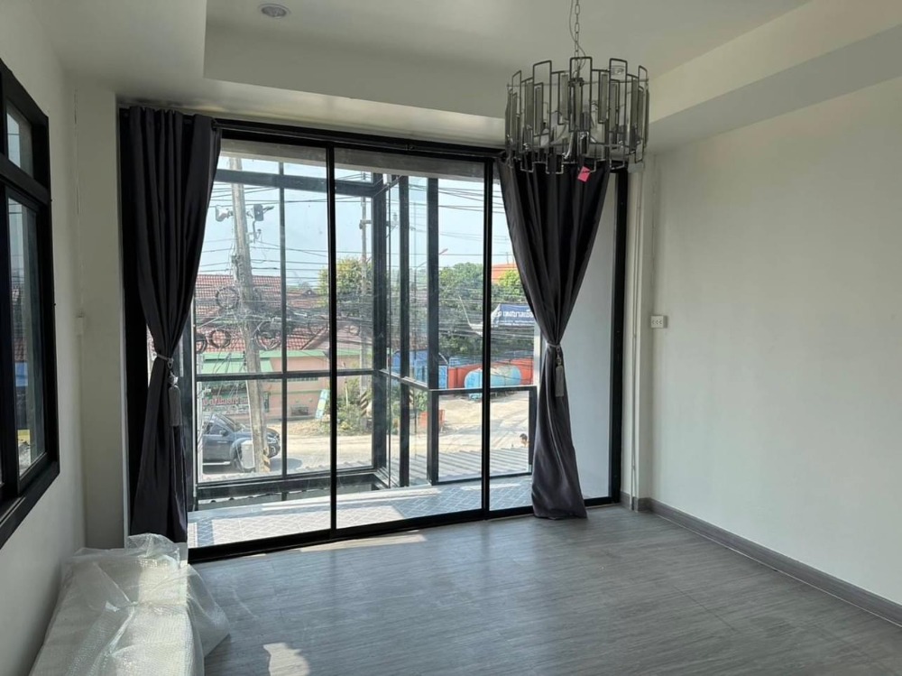 ขายอาคารพาณิชย์พัทยา บางแสน ชลบุรี สัตหีบ : ✔️ตึกแถว 3 คูหา บางละมุง ติดถนนหลัก ใกล้ตลาดสดหนองปรือ, พร้อมลิฟต์ในตัว