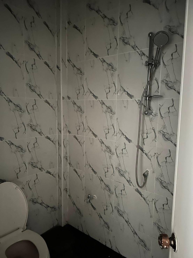 ขายอาคารพาณิชย์พัทยา บางแสน ชลบุรี สัตหีบ : ✔️ตึกแถว 3 คูหา บางละมุง ติดถนนหลัก ใกล้ตลาดสดหนองปรือ, พร้อมลิฟต์ในตัว