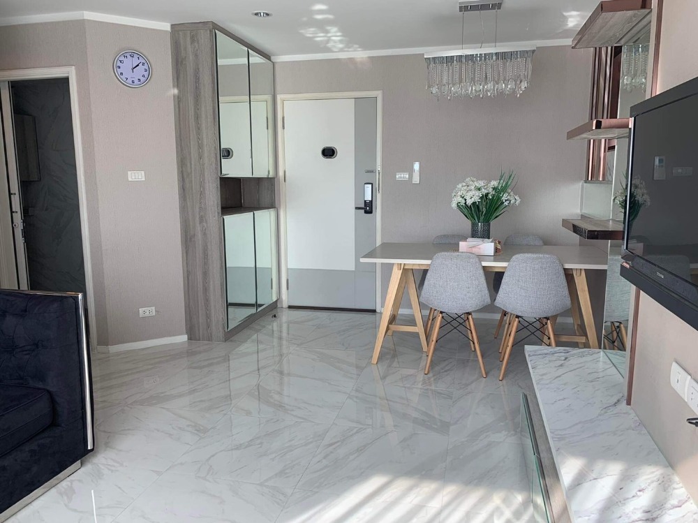 For RentCondoPattanakan, Srinakarin : For rent: Lumpini Place Srinakarin Hua Mak Station, near the BTS, convenient travel, beautiful room, hurry and reserve.