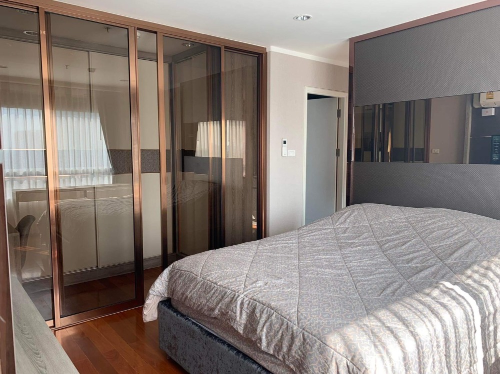 For RentCondoPattanakan, Srinakarin : For rent: Lumpini Place Srinakarin Hua Mak Station, near the BTS, convenient travel, beautiful room, hurry and reserve.