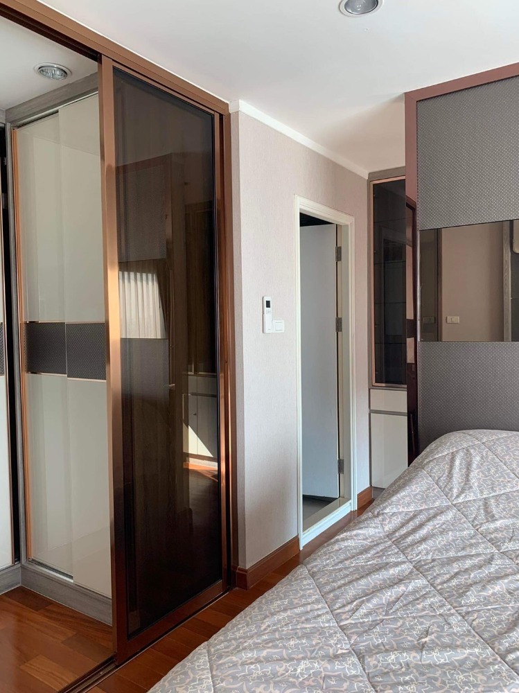 For RentCondoPattanakan, Srinakarin : For rent: Lumpini Place Srinakarin Hua Mak Station, near the BTS, convenient travel, beautiful room, hurry and reserve.