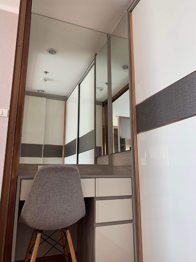 For RentCondoPattanakan, Srinakarin : For rent: Lumpini Place Srinakarin Hua Mak Station, near the BTS, convenient travel, beautiful room, hurry and reserve.