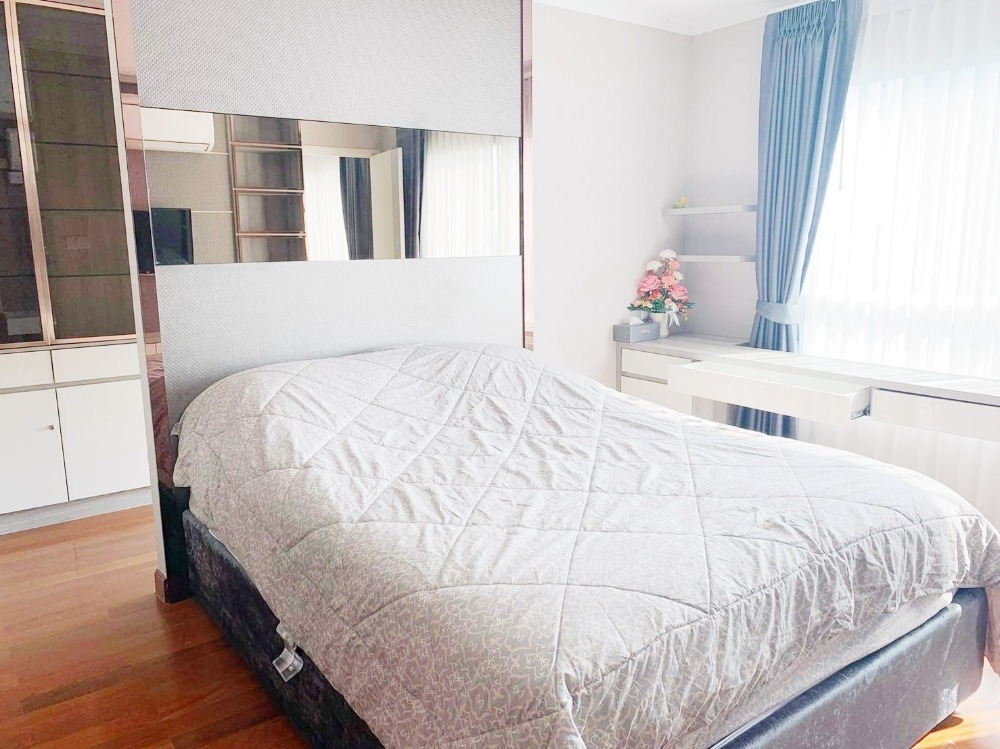 For RentCondoPattanakan, Srinakarin : For rent: Lumpini Place Srinakarin Hua Mak Station, near the BTS, convenient travel, beautiful room, hurry and reserve.