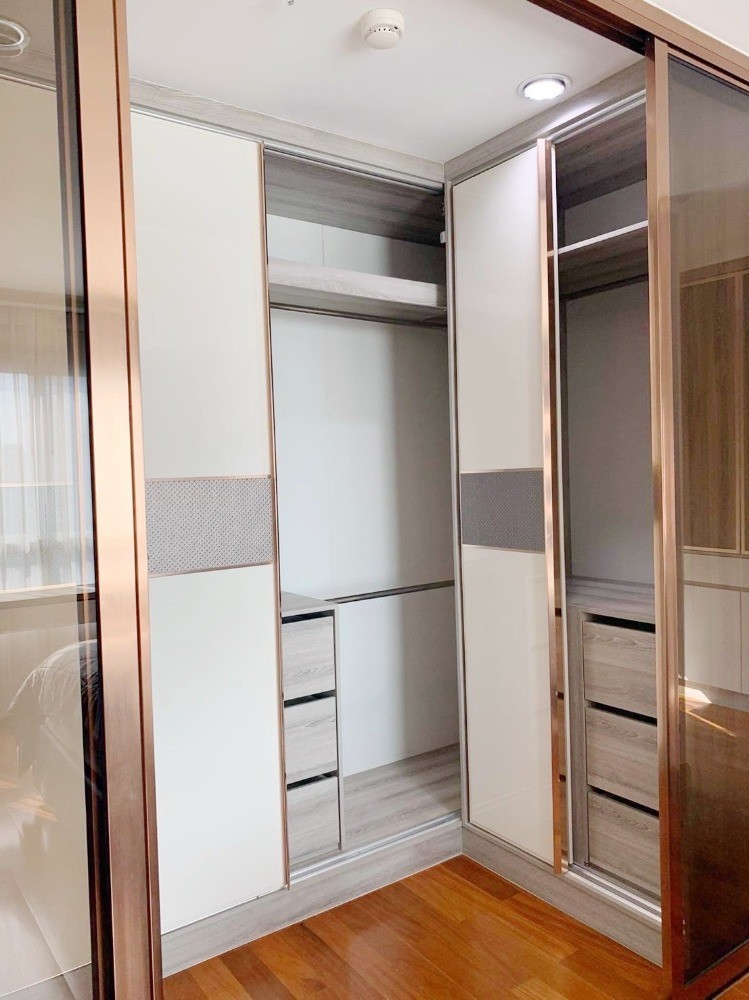 For RentCondoPattanakan, Srinakarin : For rent: Lumpini Place Srinakarin Hua Mak Station, near the BTS, convenient travel, beautiful room, hurry and reserve.