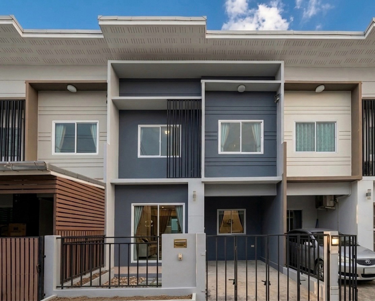 For RentTownhomeNonthaburi, Bang Yai, Bangbuathong : Empty house for rent, modish Bang Bua Thong, near Sarasas Witaed School, only 5 minutes, good location, not far from the BTS and Westgate stations.