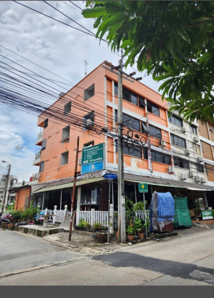For SaleShop HouseNawamin, Ramindra : Commercial building for sale, Soi Ramindra 58, Soi Nawamin 94, area 412 sq m., 51 sq w, corner unit, 2 units.