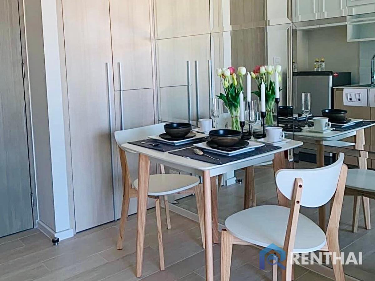 For SaleCondoPattaya, Bangsaen, Chonburi : Beachfront condo, Veranda Residence Pattaya, 1 bedroom, 1 bathroom, sea view.