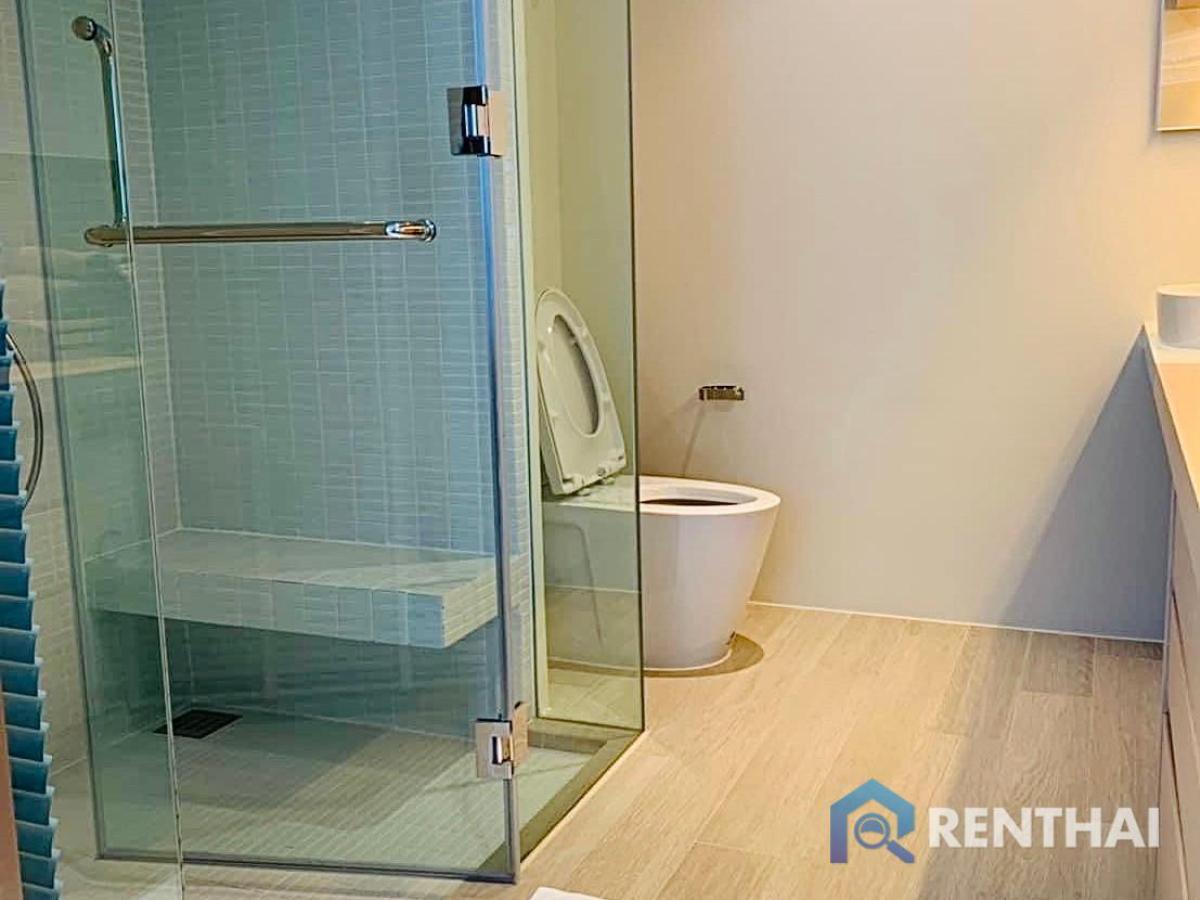 For SaleCondoPattaya, Bangsaen, Chonburi : Beachfront condo, Veranda Residence Pattaya, 1 bedroom, 1 bathroom, sea view.