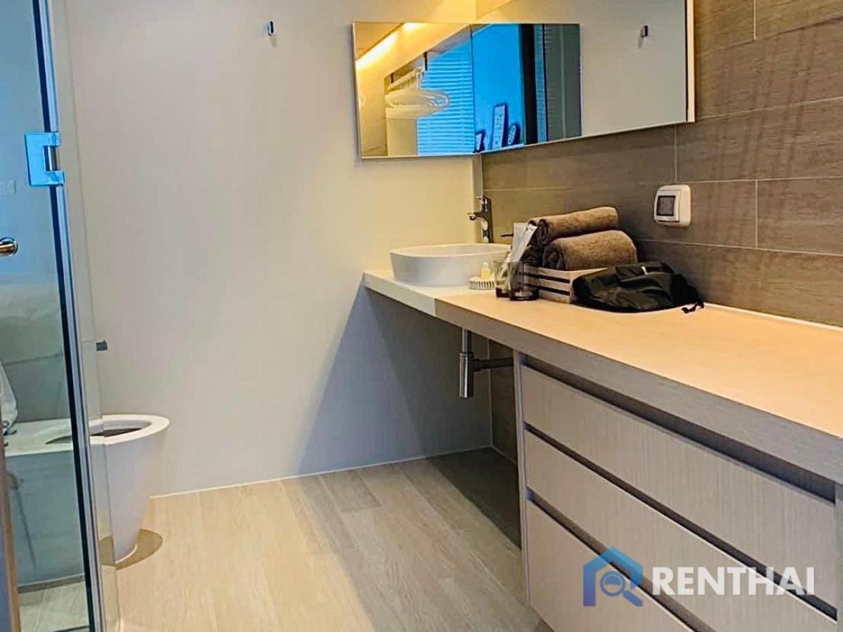 For SaleCondoPattaya, Bangsaen, Chonburi : Beachfront condo, Veranda Residence Pattaya, 1 bedroom, 1 bathroom, sea view.