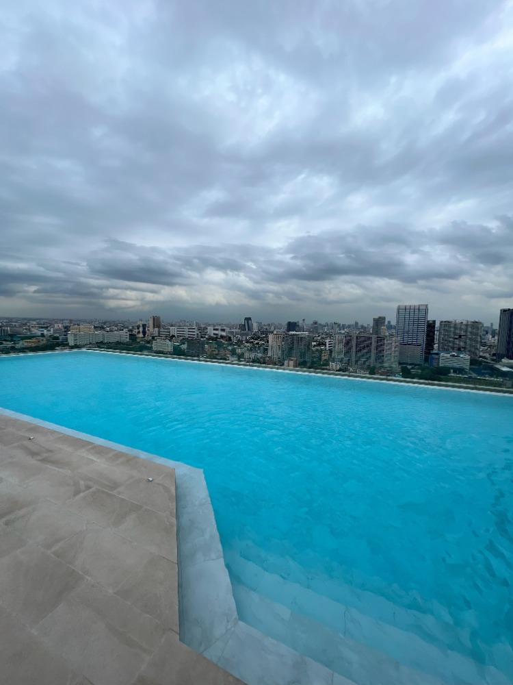 For SaleCondoKasetsart, Ratchayothin : ‼️ The owner is selling it himself (Owner Post) 😙 Live life close to the stars, high floor room, full central area. Stunning city view, BTS 20 steps away and close to the new Central, 5 minute walk.
