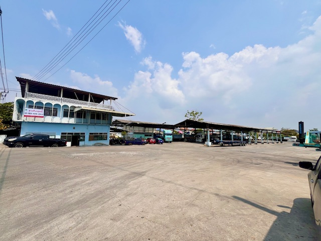 For SaleLandRathburana, Suksawat : Land for sale, red layout, Suksawat, Samut Prakan, beautiful plot with buildings, near Customs, the port, in a community area, industry, warehouses, warehouses and many goods transport