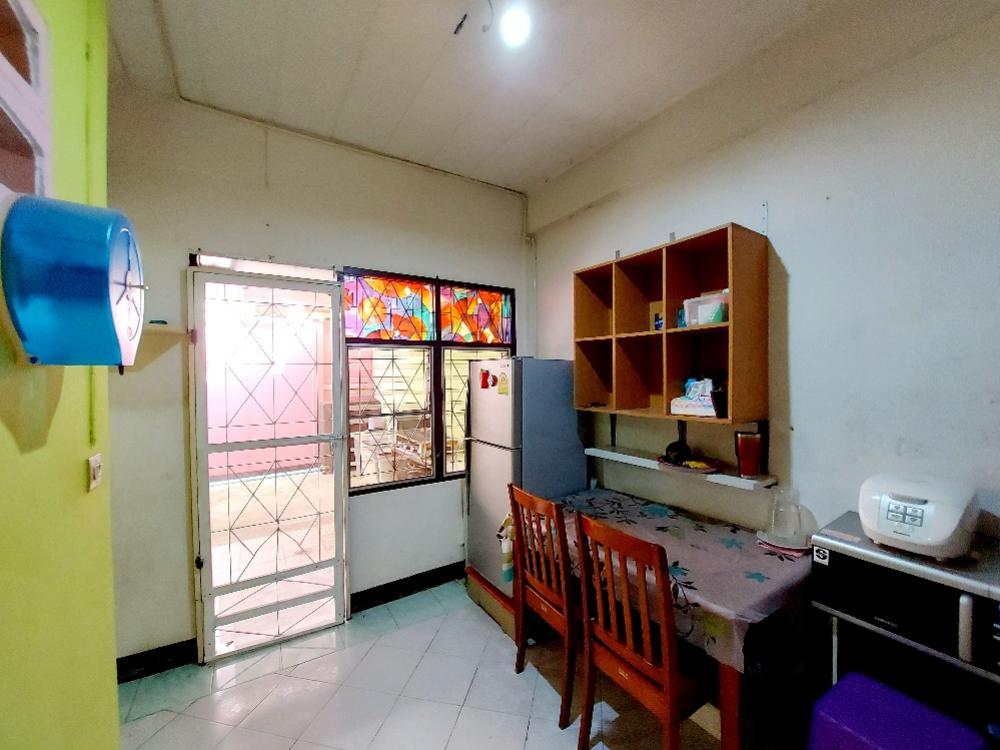 For SaleTownhomePhutthamonthon, Salaya : For sale: Townhouse, Phra Pin 2, Borommaratchachonnani 70, size 22 sq m., good location, convenient transportation, both elevated and expressways.