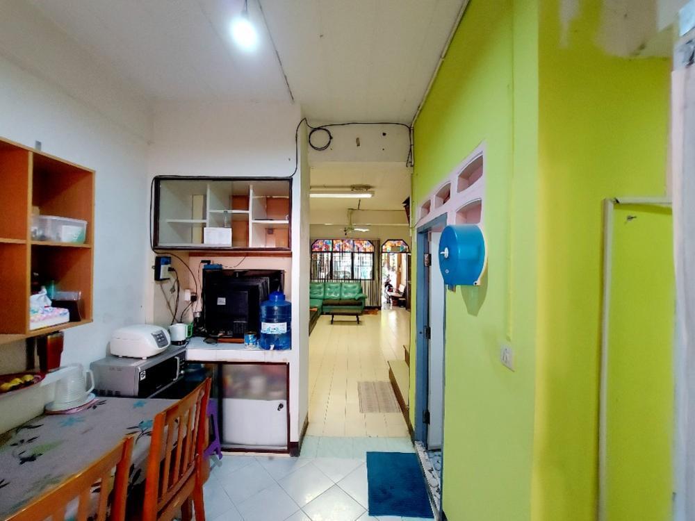 For SaleTownhomePhutthamonthon, Salaya : For sale: Townhouse, Phra Pin 2, Borommaratchachonnani 70, size 22 sq m., good location, convenient transportation, both elevated and expressways.