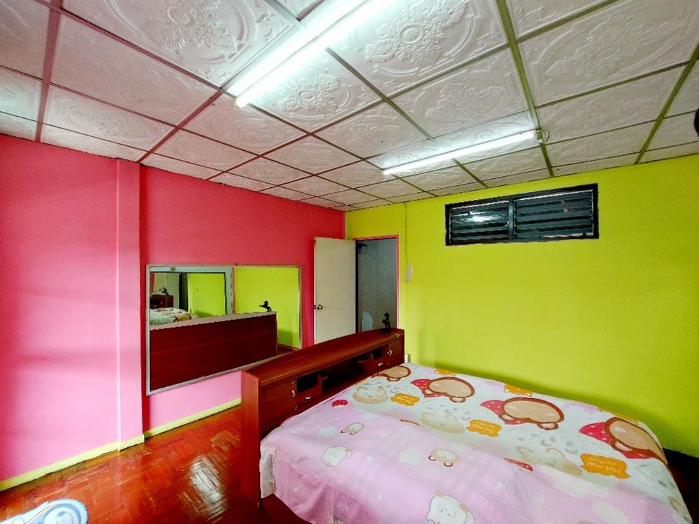 For SaleTownhomePhutthamonthon, Salaya : For sale: Townhouse, Phra Pin 2, Borommaratchachonnani 70, size 22 sq m., good location, convenient transportation, both elevated and expressways.