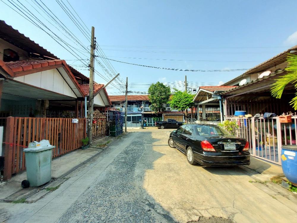 For SaleTownhomePhutthamonthon, Salaya : For sale: Townhouse, Phra Pin 2, Borommaratchachonnani 70, size 22 sq m., good location, convenient transportation, both elevated and expressways.
