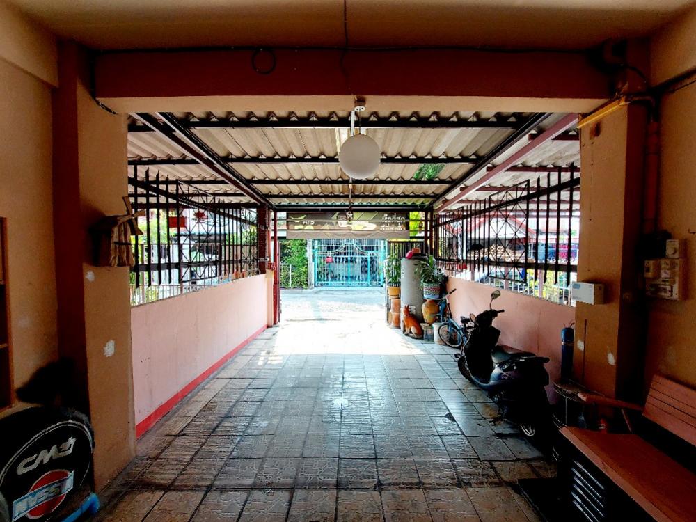 For SaleTownhomePhutthamonthon, Salaya : For sale: Townhouse, Phra Pin 2, Borommaratchachonnani 70, size 22 sq m., good location, convenient transportation, both elevated and expressways.