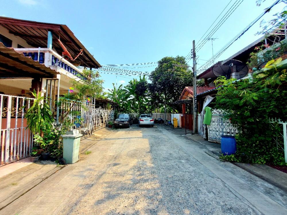 For SaleTownhomePhutthamonthon, Salaya : For sale: Townhouse, Phra Pin 2, Borommaratchachonnani 70, size 22 sq m., good location, convenient transportation, both elevated and expressways.