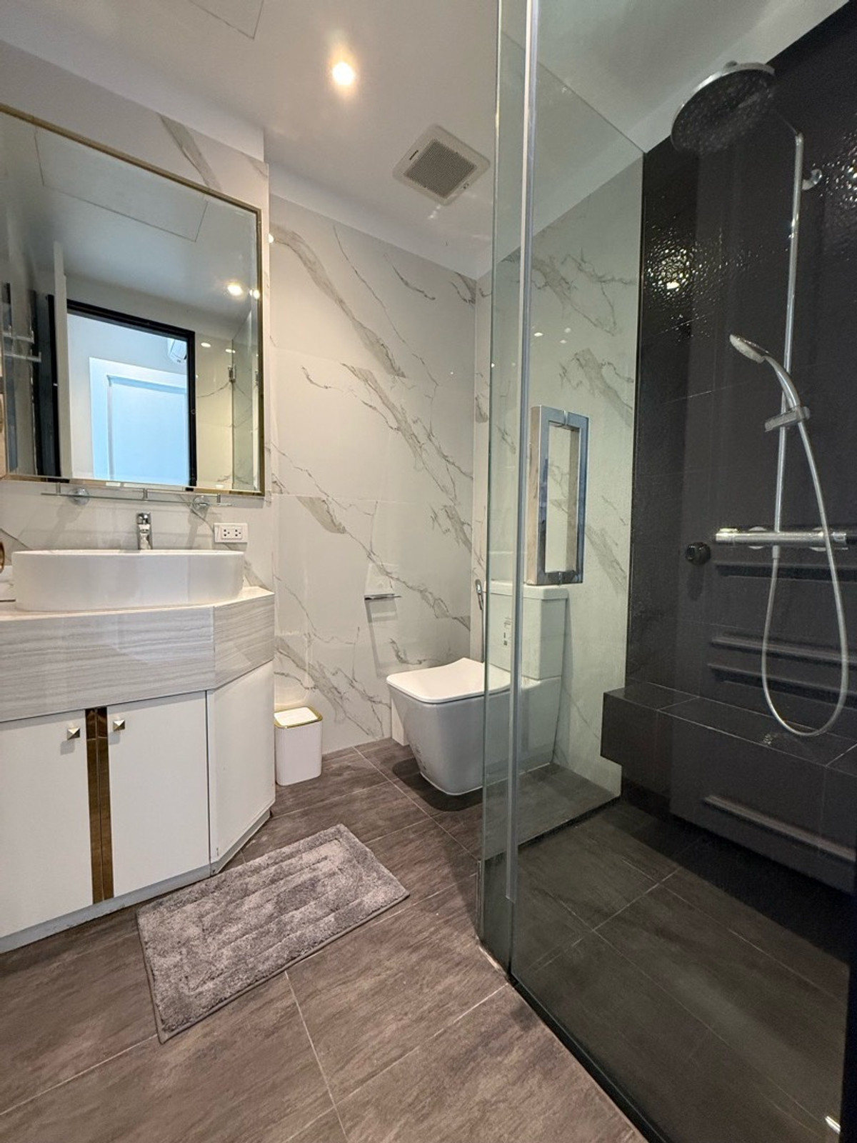 ให้เช่าบ้านอ่อนนุช อุดมสุข : RH030124 ให้เช่า บ้านเดี่ยวทรงสูงสุดหรู 3 ชั้น บนทำเลใจกลางเมือง ซอยสุขุมวิท 67 ห่างจากหน้าซอยเพียง 500 เมตร