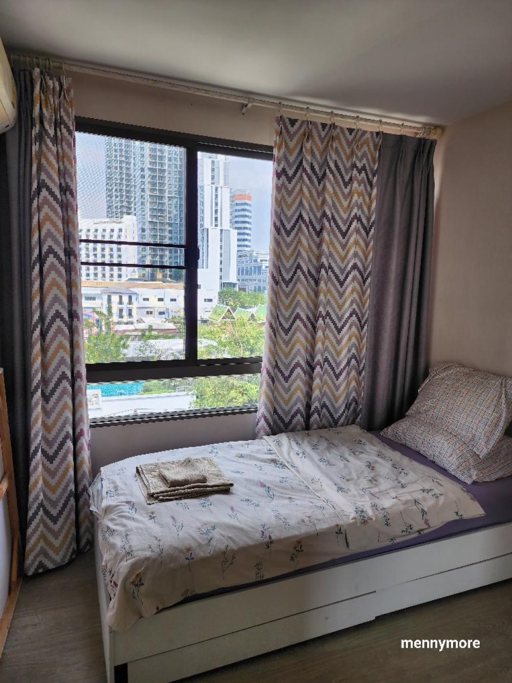 For RentCondoRatchadapisek, Huaikwang, Suttisan : Metro Luxe Ratchada🔥🔥Rent 24,000 baht/month 🔥🔥#Location✅Near 𝗠 𝗥𝗧 Huai Khwang 𝟲𝟬𝟬 meters ✅ near Suthisan 𝟱𝟱𝟬 meters #Details​ ✅ Room size 45 sq m., 6th floor, building A ✅ 2 bedrooms, 1 bathroom, has a kitchen for cooking comfortably. ✅ Free common fees. 