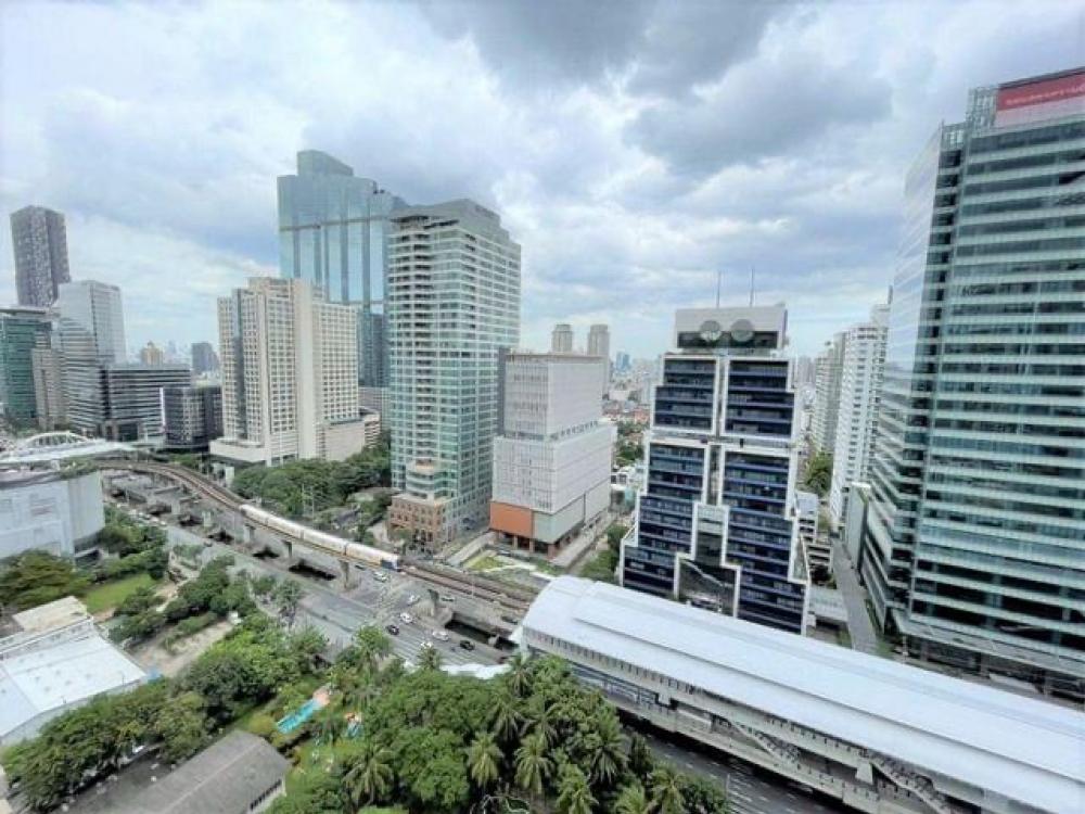 For SaleCondoSilom, Saladaeng, Bangrak : 📢👇SELL WITH TENANT TIL MAR 26
Corner unit , 3 balconies with unblocked view, fully furnished, surrounding with many restaurants, coffee shops, schools,  ready to move in