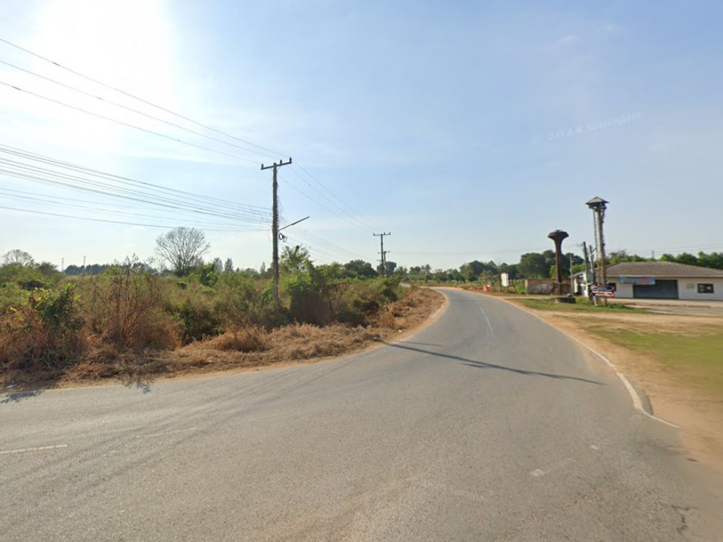 For SaleLandPattaya, Bangsaen, Chonburi : Land for sale in Mon Nang, Phanat Nikhom, 10 rai, close to 3 Roads with 130 width, filled in. With a Ror Ngor.4, suitable for a factory.
