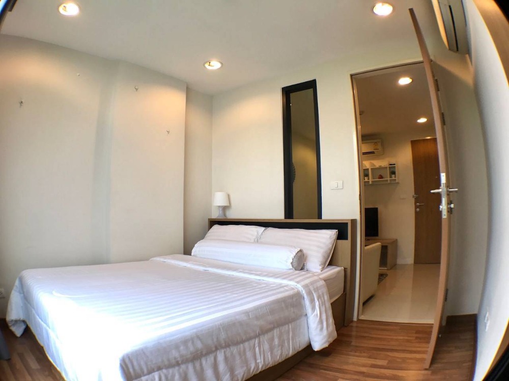 For RentCondoSukhumvit, Asoke, Thonglor : ★ Zenith Place Sukhumvit 42 ★ 35 sq m., 5th floor (1 bedrooms, 1 bathrooms), ★near BTS Ekkamai ★near Gateway Ekkamai and Major Ekkamai ★ Many amenities★ Complete electrical appliances
