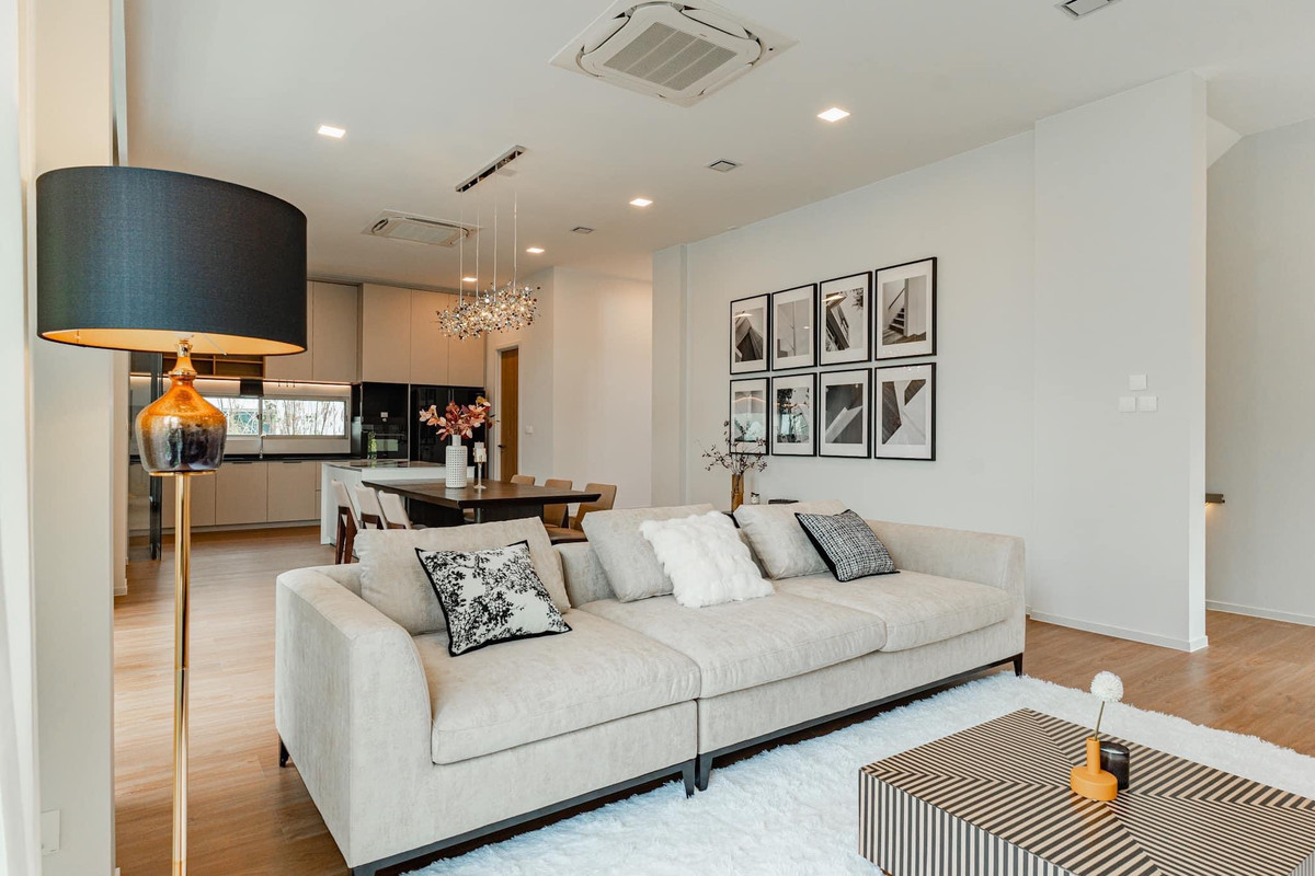 For RentHousePattanakan, Srinakarin : Single house for rent, Vive Rama 9, has a lift, 4 bedrooms, near Wellington Collage.