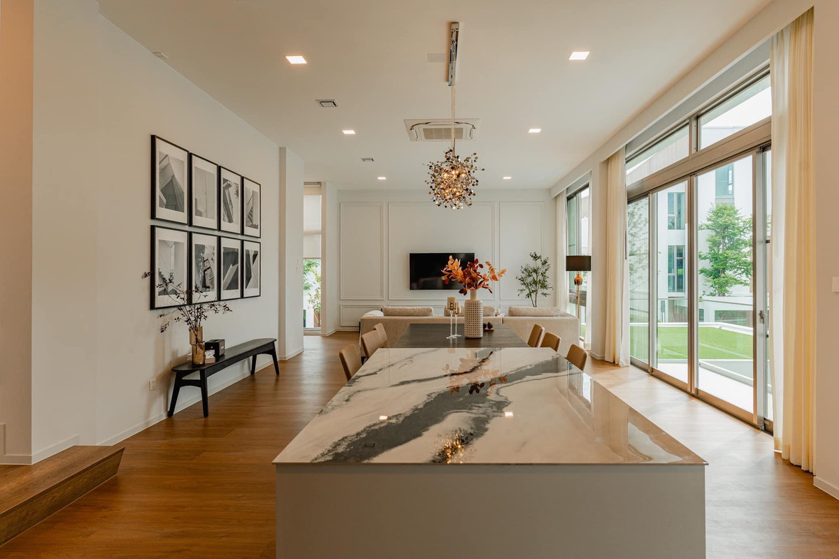 For RentHousePattanakan, Srinakarin : Single house for rent, Vive Rama 9, has a lift, 4 bedrooms, near Wellington Collage.