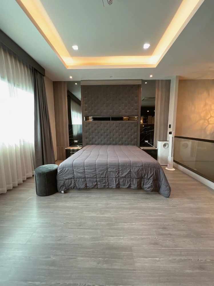 For SaleTownhomeKaset Nawamin,Ladplakao : Urgent sale!! 3-story townhome, decorated with built-ins throughout. Full system of electrical appliances **9.5 million baht** The Landmark Ekkamai-Ramindra
