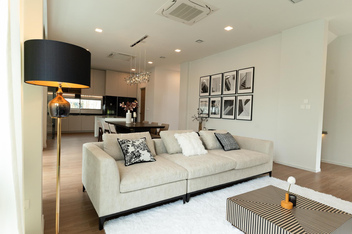 For RentHousePattanakan, Srinakarin : Single house for rent, Vive Rama 9, has a lift, 4 bedrooms, near Wellington Collage.