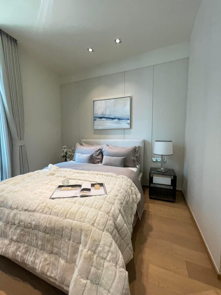 For RentCondoWitthayu, Chidlom, Langsuan, Ploenchit : Luxury condo for rent 28 Chidlom, luxuriously decorated with furniture. Chaninthorn in the whole room Real marble bathroom Ready to move in
