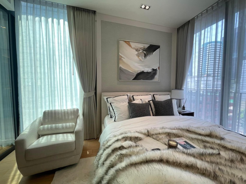 For RentCondoWitthayu, Chidlom, Langsuan, Ploenchit : Luxury condo for rent 28 Chidlom, luxuriously decorated with furniture. Chaninthorn in the whole room Real marble bathroom Ready to move in