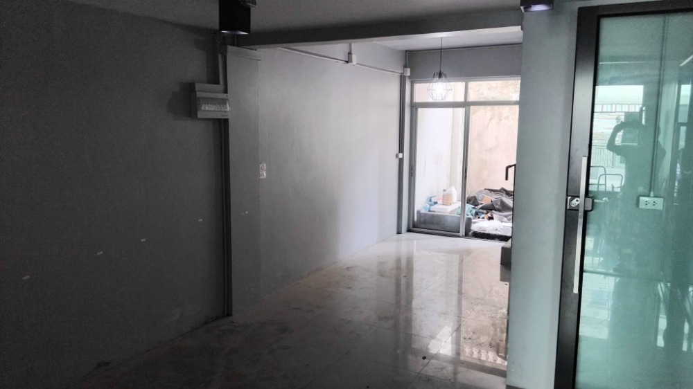 ขายอาคารพาณิชย์นนทบุรี บางใหญ่ บางบัวทอง : ขายอาคาร 3 ชั้น #ซอยกันตนา  เนื้อที่ 53.40 ตรว.#ราคาถูก #ห้องริมสุด ราคา 5.90 ลบ.#Office #warehouse