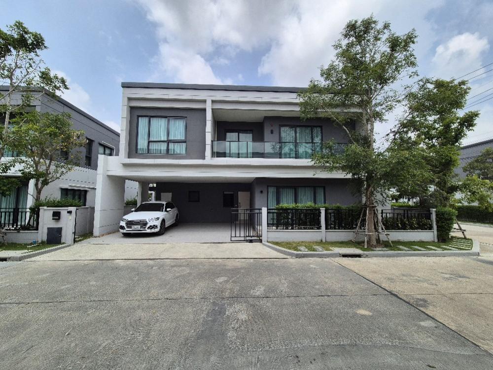 For RentHouseBangna, Bearing, Lasalle : For rent: Centro Bangna (behind Mega Bangna, near Bangkok Phatthana), usable area 289 sq m., 4 bedrooms, corner unit.