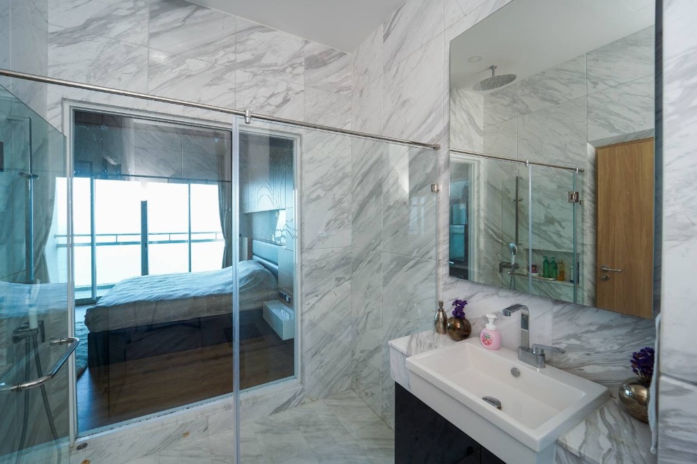 For SaleCondoPattaya, Bangsaen, Chonburi : For sell Penthouse The Palm Wongamat beach Front Pattaya 207Sq.m and rooftop floor (S03-1085)