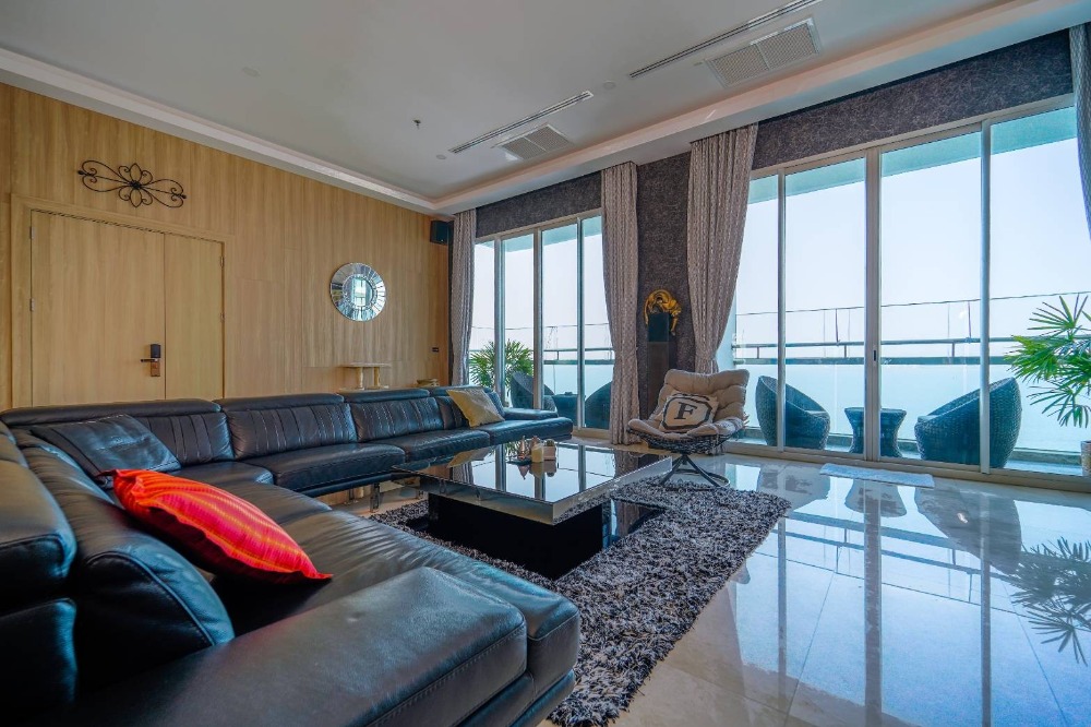For SaleCondoPattaya, Bangsaen, Chonburi : For sell Penthouse The Palm Wongamat beach Front Pattaya 207Sq.m and rooftop floor (S03-1085)