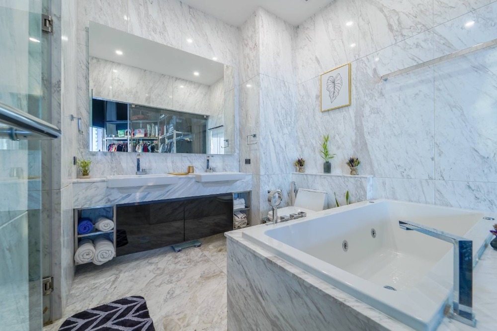 For SaleCondoPattaya, Bangsaen, Chonburi : For sell Penthouse The Palm Wongamat beach Front Pattaya 207Sq.m and rooftop floor (S03-1085)