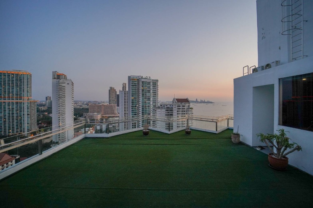 For SaleCondoPattaya, Bangsaen, Chonburi : For sell Penthouse The Palm Wongamat beach Front Pattaya 207Sq.m and rooftop floor (S03-1085)