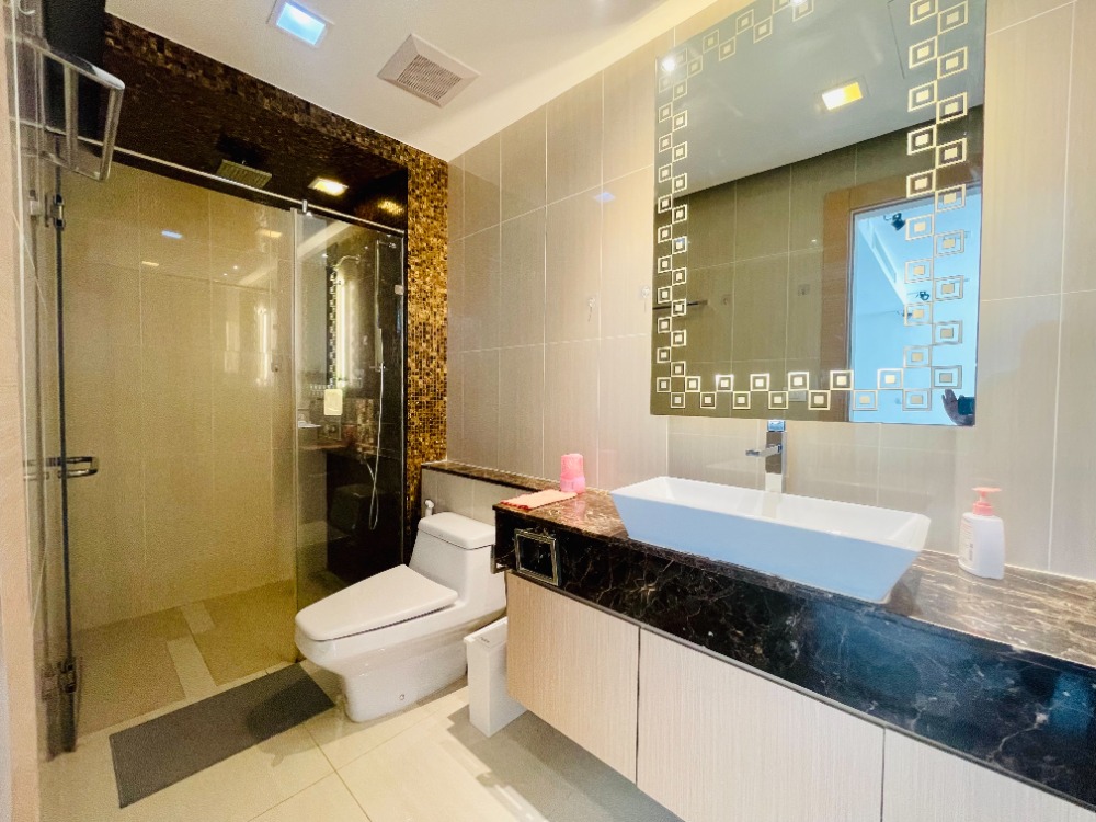 For SaleCondoPattaya, Bangsaen, Chonburi : For sell Penthouse The Palm Wongamat beach Front Pattaya 207Sq.m and rooftop floor (S03-1085)