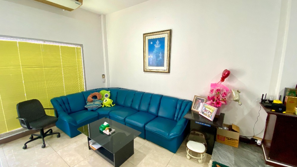 For SaleHome OfficeRamkhamhaeng, Hua Mak : Home office for sale, 4 floors, renovated, ready to move, Ramkhamhaeng 39 (Soi Theplila), Intersection 27, has central parking lot