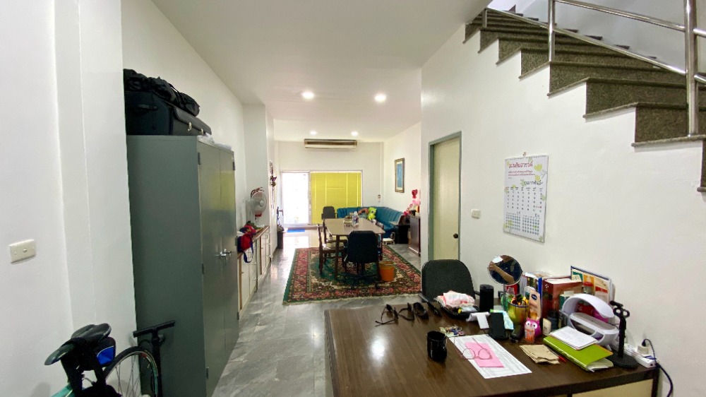 For SaleHome OfficeRamkhamhaeng, Hua Mak : Home office for sale, 4 floors, renovated, ready to move, Ramkhamhaeng 39 (Soi Theplila), Intersection 27, has central parking lot