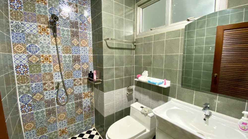 For SaleHome OfficeRamkhamhaeng, Hua Mak : Home office for sale, 4 floors, renovated, ready to move, Ramkhamhaeng 39 (Soi Theplila), Intersection 27, has central parking lot