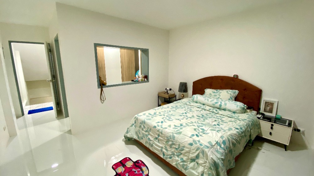 For SaleHome OfficeRamkhamhaeng, Hua Mak : Home office for sale, 4 floors, renovated, ready to move, Ramkhamhaeng 39 (Soi Theplila), Intersection 27, has central parking lot