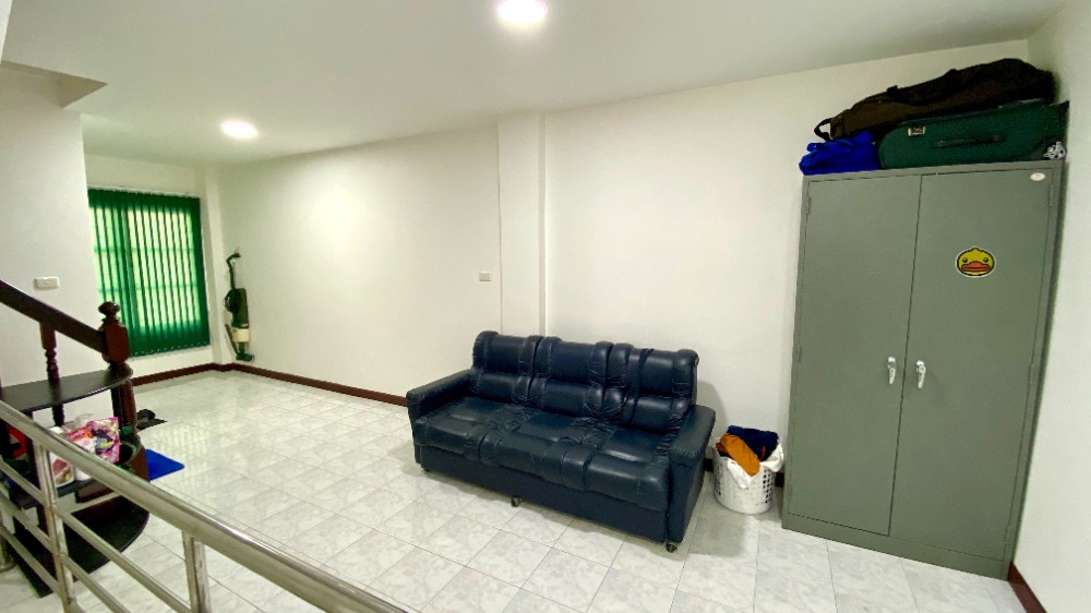 For SaleHome OfficeRamkhamhaeng, Hua Mak : Home office for sale, 4 floors, renovated, ready to move, Ramkhamhaeng 39 (Soi Theplila), Intersection 27, has central parking lot