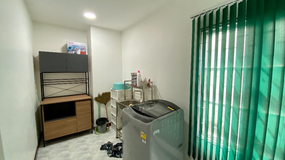 For SaleHome OfficeRamkhamhaeng, Hua Mak : Home office for sale, 4 floors, renovated, ready to move, Ramkhamhaeng 39 (Soi Theplila), Intersection 27, has central parking lot