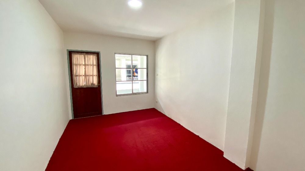 For SaleHome OfficeRamkhamhaeng, Hua Mak : Home office for sale, 4 floors, renovated, ready to move, Ramkhamhaeng 39 (Soi Theplila), Intersection 27, has central parking lot