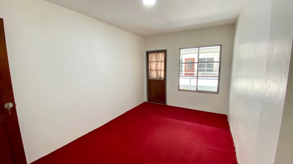 For SaleHome OfficeRamkhamhaeng, Hua Mak : Home office for sale, 4 floors, renovated, ready to move, Ramkhamhaeng 39 (Soi Theplila), Intersection 27, has central parking lot