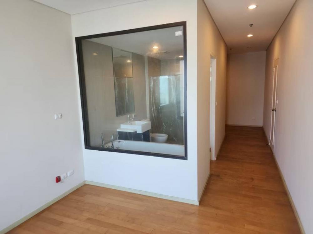 ให้เช่าคอนโดพระราม 9 เพชรบุรีตัดใหม่ RCA : ยูนิตหายาก! ห้องขนาดใหญ่แบบ ดูเพล็กซ์ 4 ห้องนอน เฟอร์นิเจอร์บางส่วน ระเบียงกว้าง วิวโล่ง ไม่มีตึกบัง!