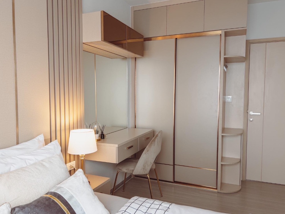 For RentCondoThaphra, Talat Phlu, Wutthakat : 👑 Life Sathorn Sierra 👑 Urgent for rent, very beautifully decorated room, very livable, size 32 sq m., complete with furniture and electrical appliances.